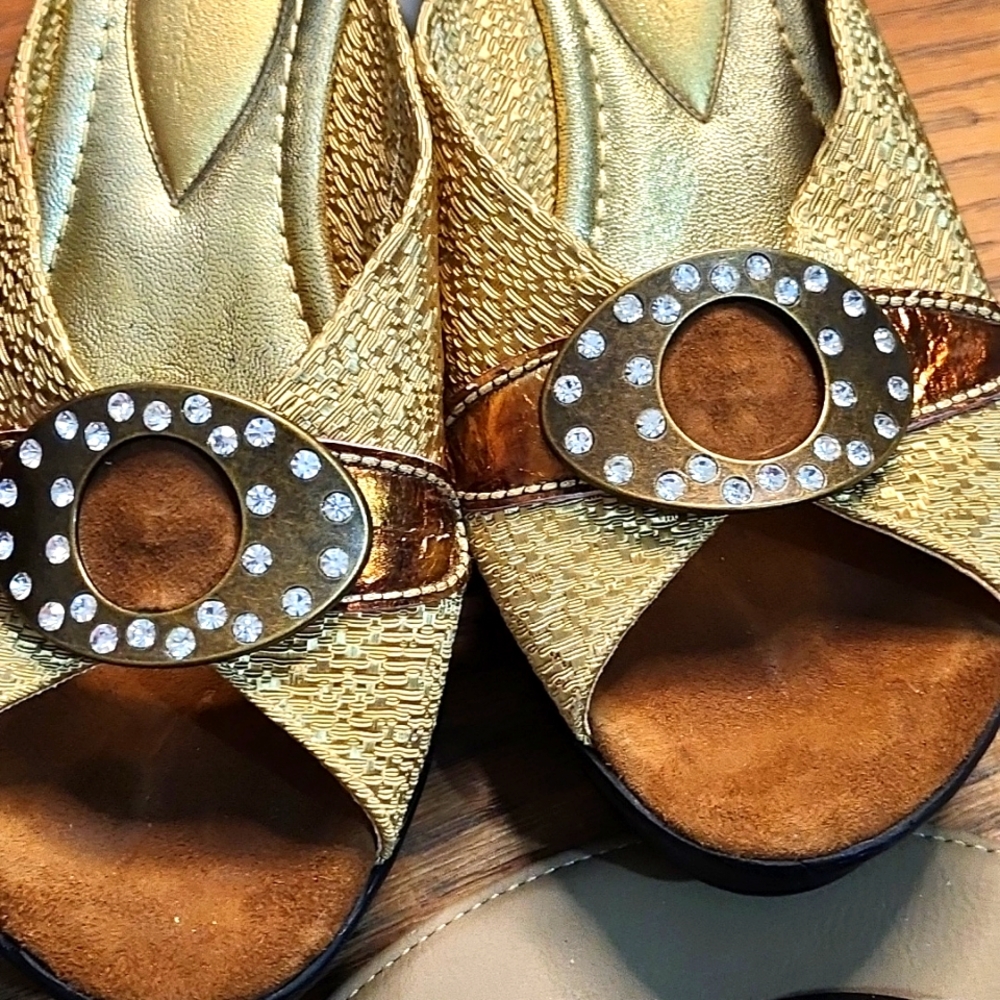 Dezario Italian Wedge Sandals size 39/8.5